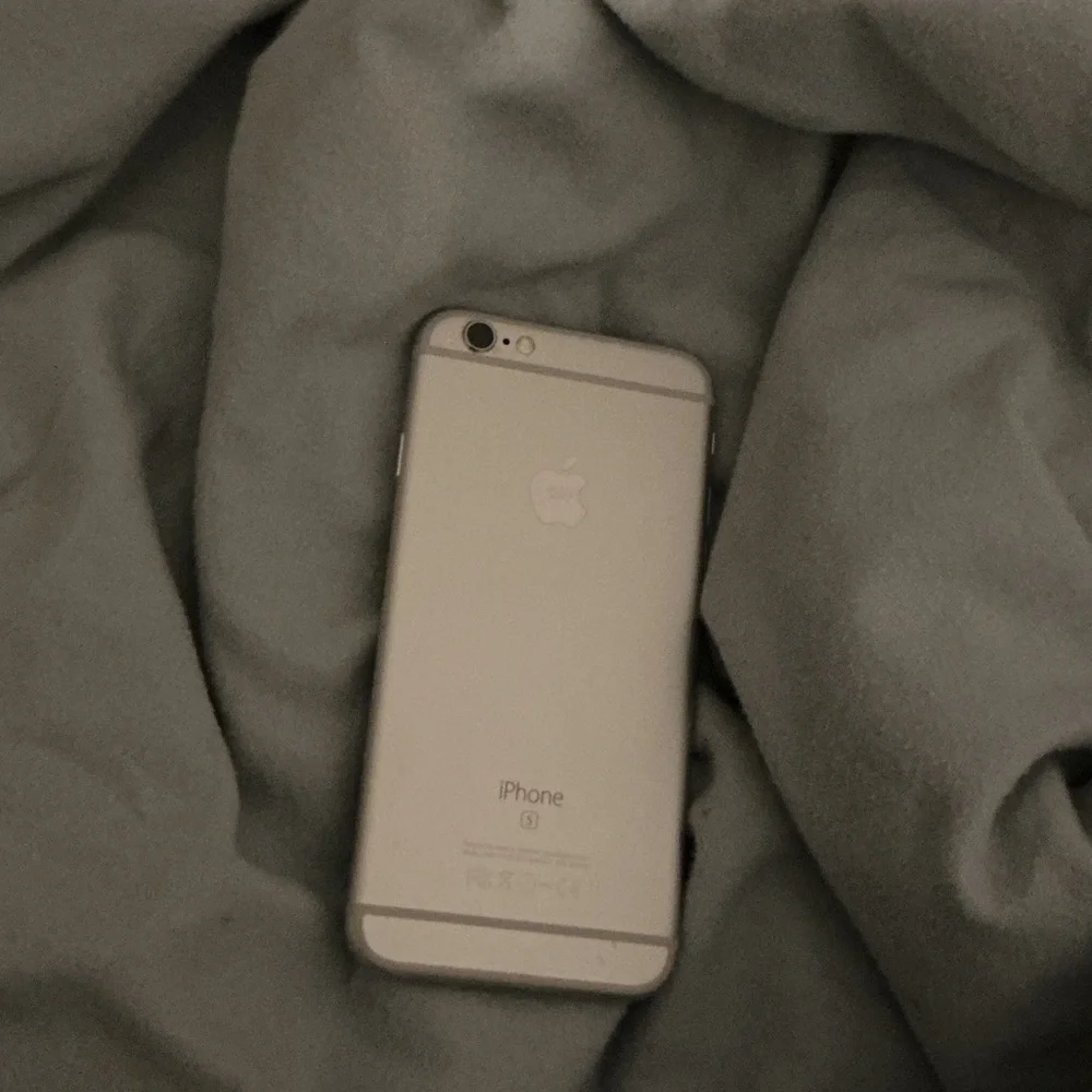 Apple iPhone in Sleek Gray (S)
